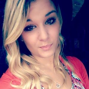 Meet your Posher, Caitlin